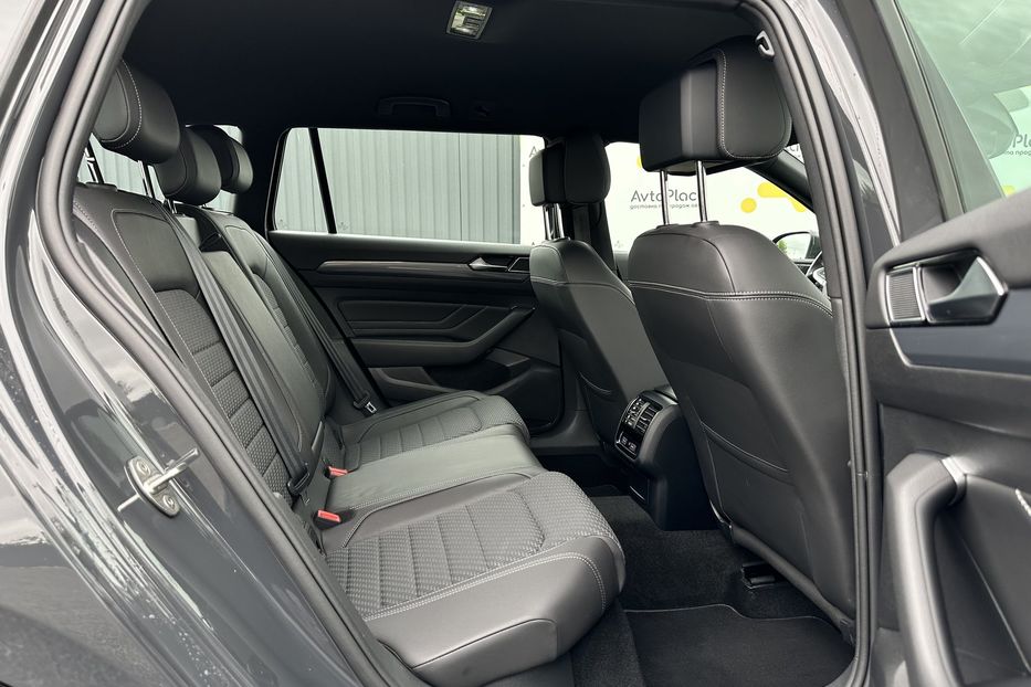 Продам Volkswagen Passat B8 RLine 2021 года в Луцке