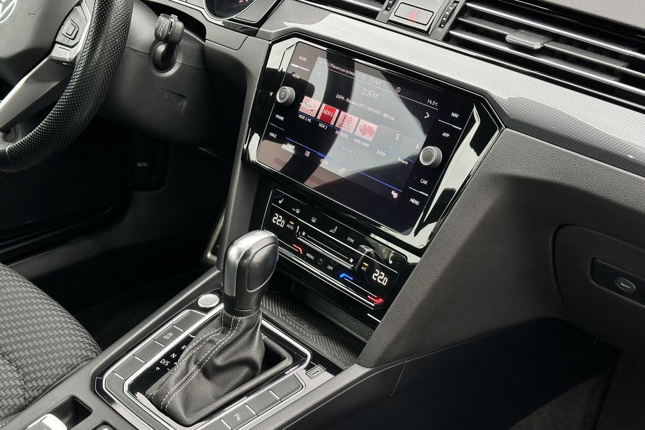 Продам Volkswagen Passat B8 RLine 2021 года в Луцке