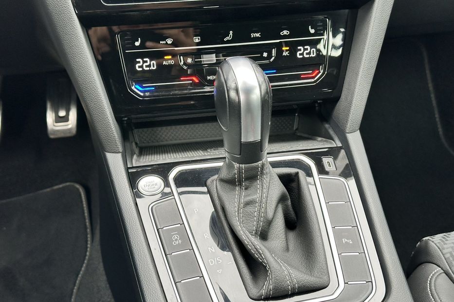 Продам Volkswagen Passat B8 RLine 2021 года в Луцке