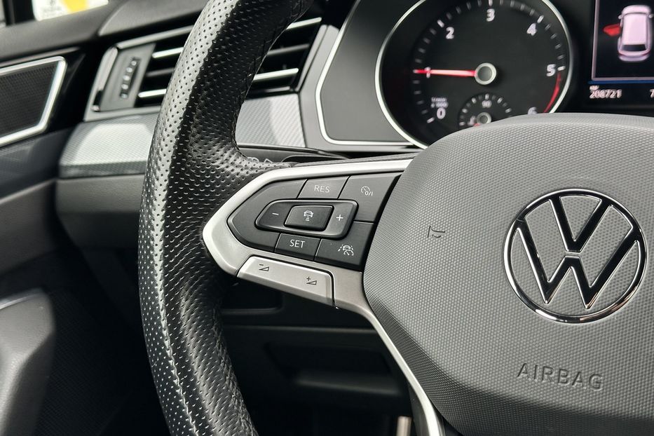 Продам Volkswagen Passat B8 RLine 2021 года в Луцке