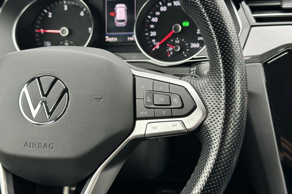 Продам Volkswagen Passat B8 RLine 2021 года в Луцке