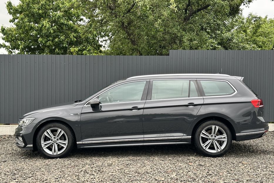 Продам Volkswagen Passat B8 RLine 2021 года в Луцке