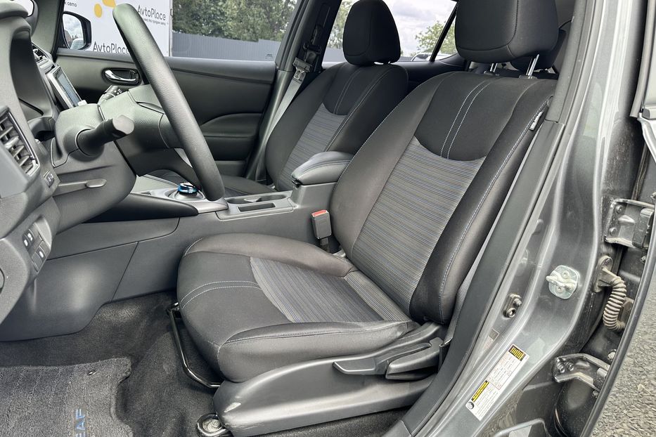 Продам Nissan Leaf 2023 года в Луцке