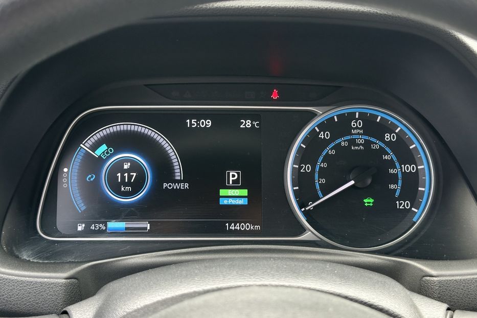 Продам Nissan Leaf 2023 года в Луцке
