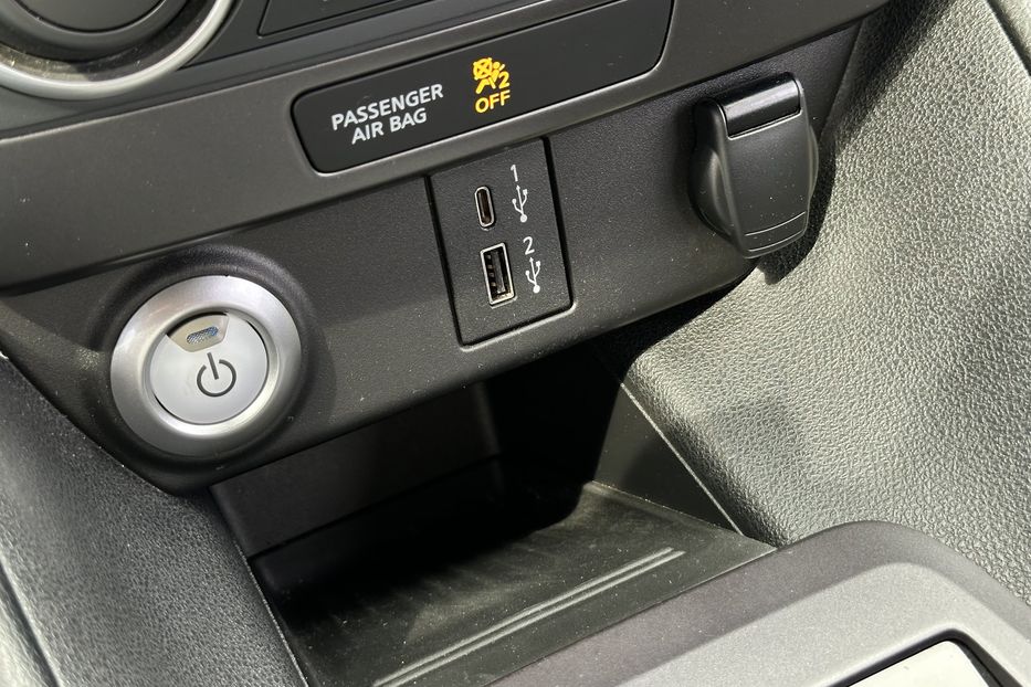Продам Nissan Leaf 2023 года в Луцке