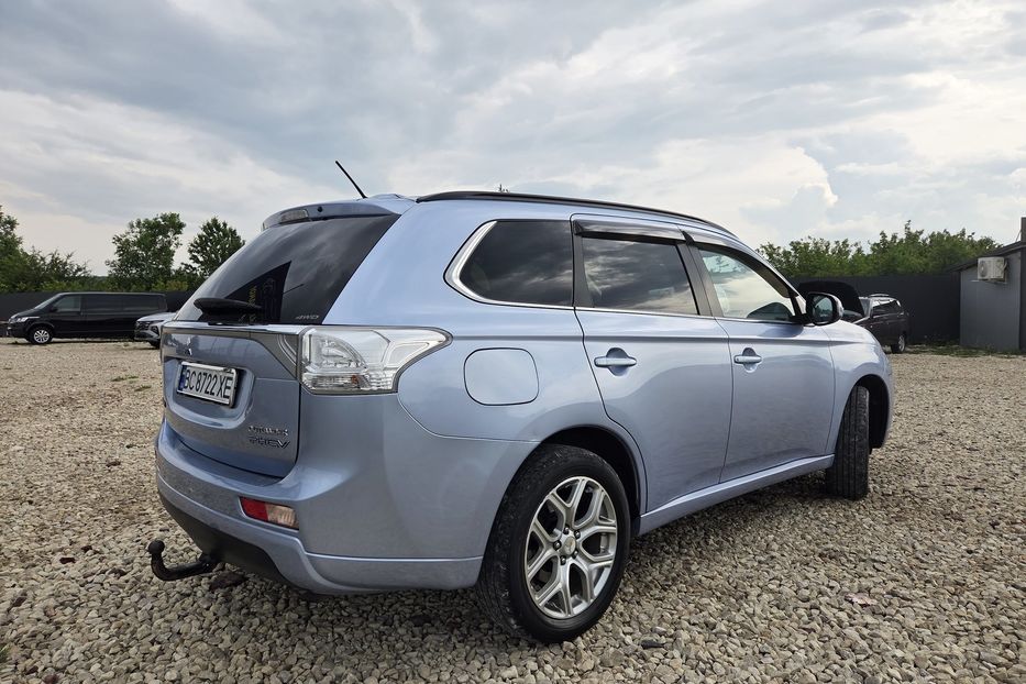 Продам Mitsubishi Outlander Гібрид 2013 года в Львове