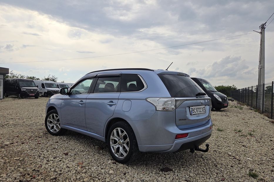 Продам Mitsubishi Outlander Гібрид 2013 года в Львове