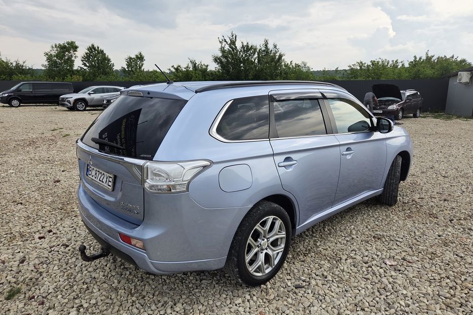 Продам Mitsubishi Outlander Гібрид 2013 года в Львове