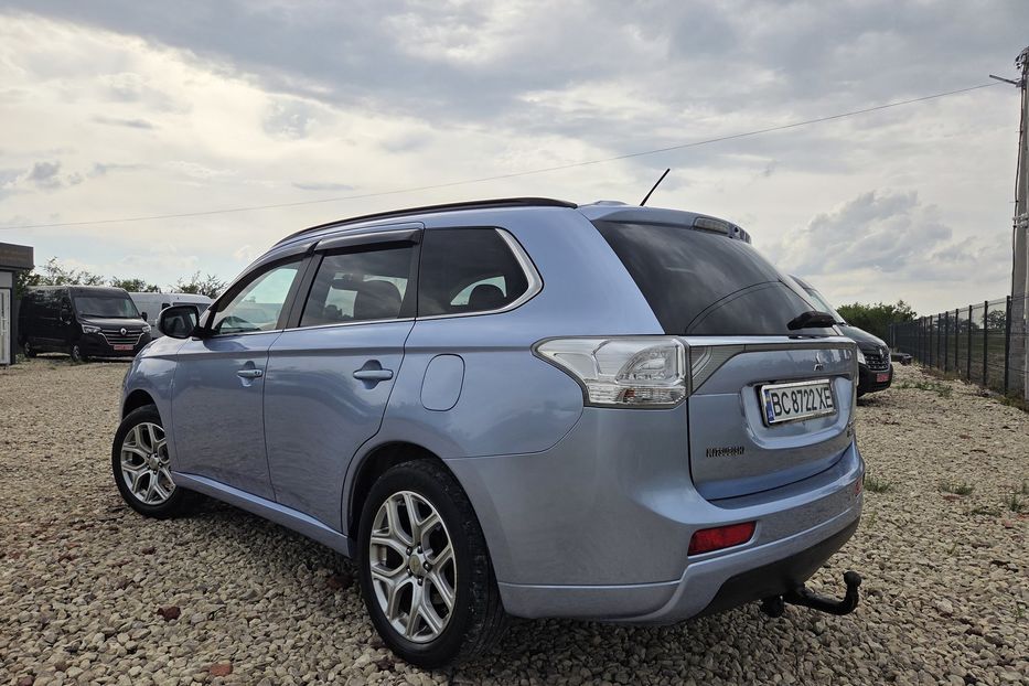 Продам Mitsubishi Outlander Гібрид 2013 года в Львове