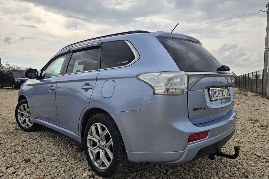 Продам Mitsubishi Outlander Гібрид 2013 года в Львове