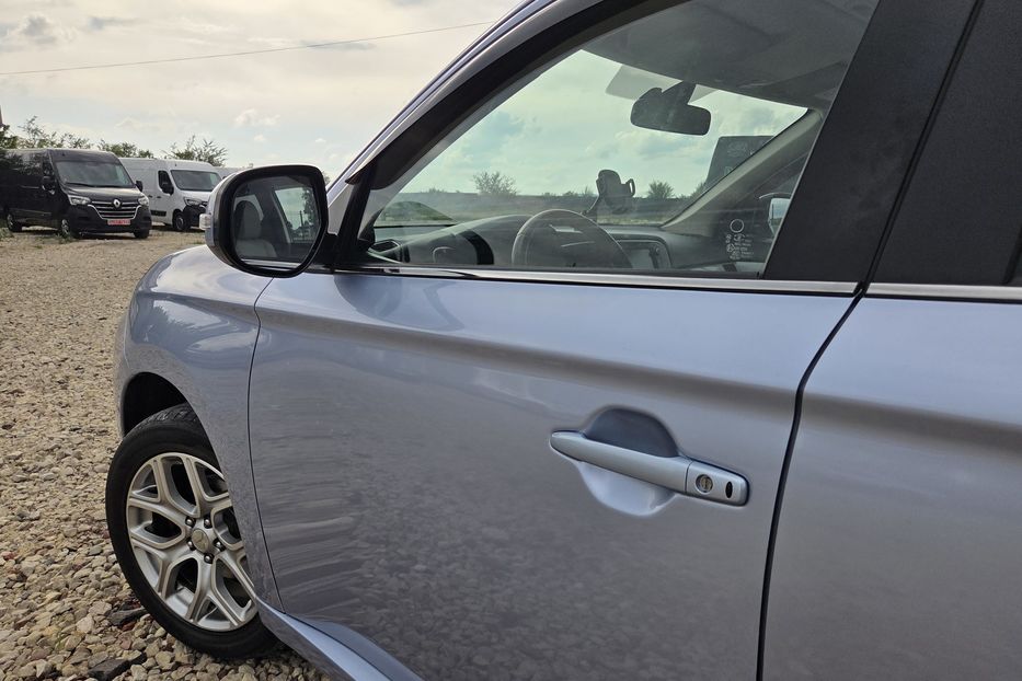 Продам Mitsubishi Outlander Гібрид 2013 года в Львове