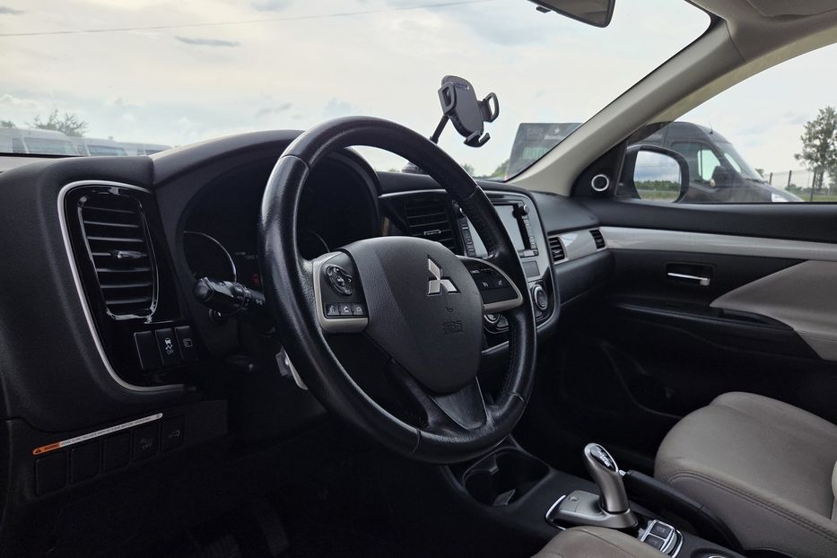 Продам Mitsubishi Outlander Гібрид 2013 года в Львове