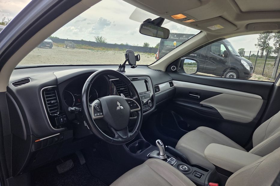Продам Mitsubishi Outlander Гібрид 2013 года в Львове
