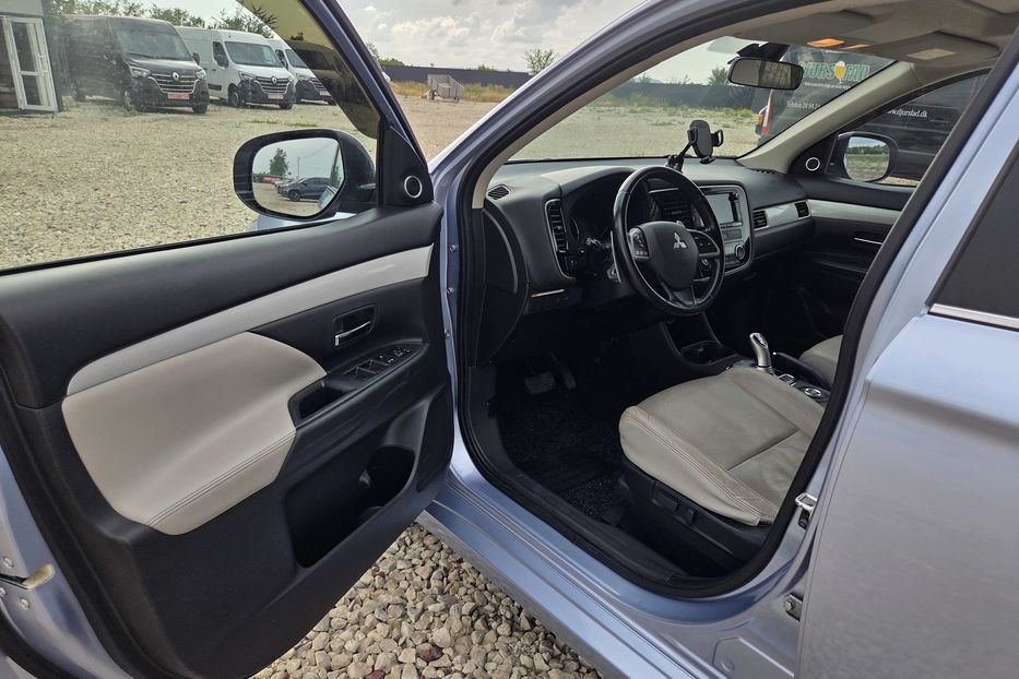 Продам Mitsubishi Outlander Гібрид 2013 года в Львове