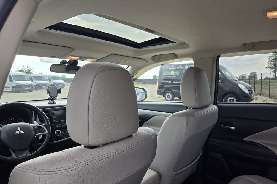 Продам Mitsubishi Outlander Гібрид 2013 года в Львове