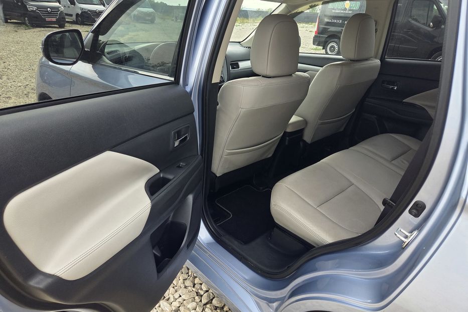 Продам Mitsubishi Outlander Гібрид 2013 года в Львове