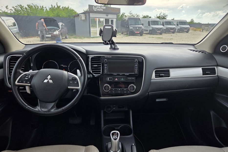 Продам Mitsubishi Outlander Гібрид 2013 года в Львове