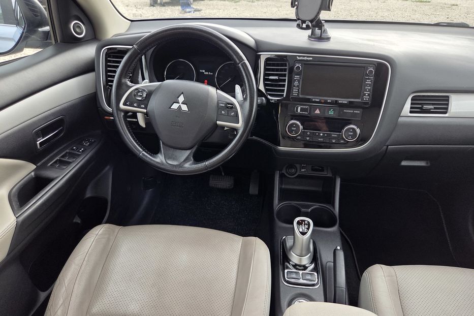 Продам Mitsubishi Outlander Гібрид 2013 года в Львове