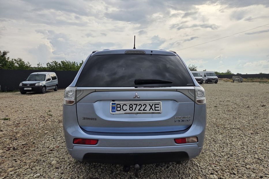 Продам Mitsubishi Outlander Гібрид 2013 года в Львове
