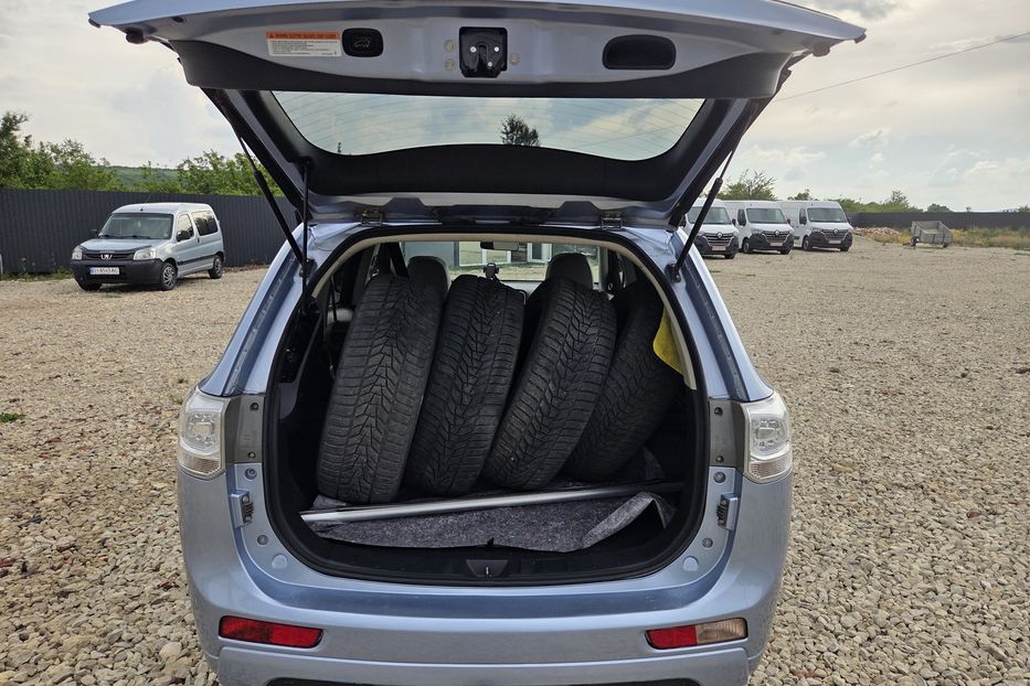 Продам Mitsubishi Outlander Гібрид 2013 года в Львове
