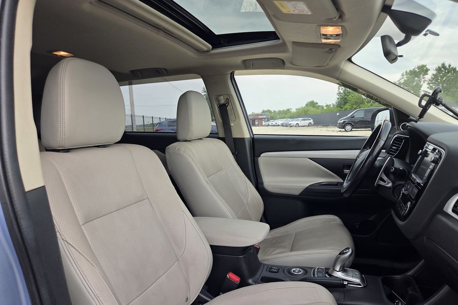 Продам Mitsubishi Outlander Гібрид 2013 года в Львове