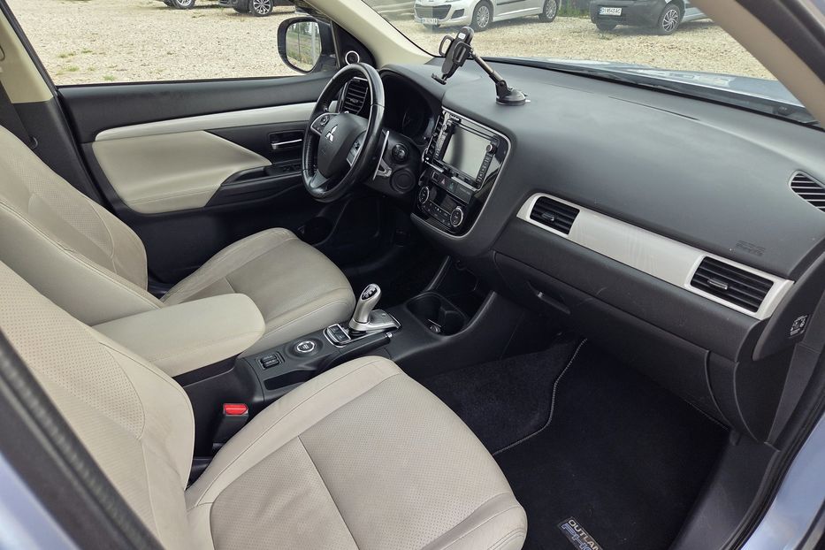 Продам Mitsubishi Outlander Гібрид 2013 года в Львове