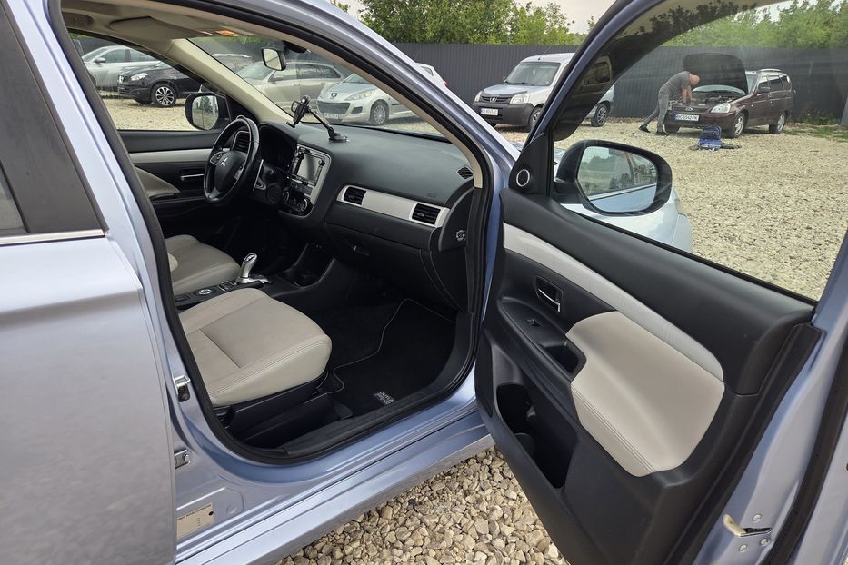 Продам Mitsubishi Outlander Гібрид 2013 года в Львове