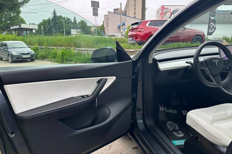 Продам Tesla Model Y 2020 года в Черновцах