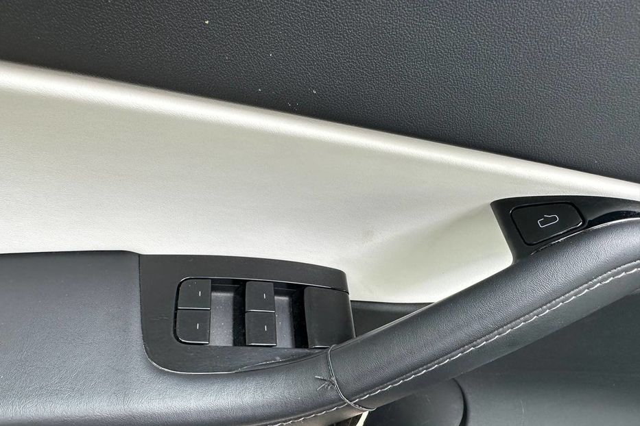 Продам Tesla Model Y 2020 года в Черновцах