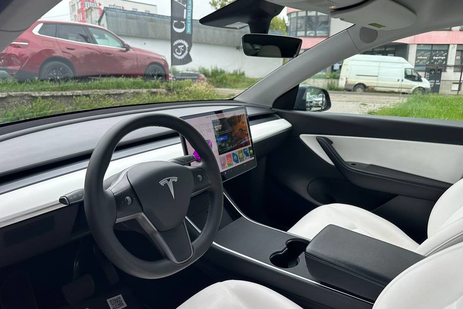 Продам Tesla Model Y 2020 года в Черновцах