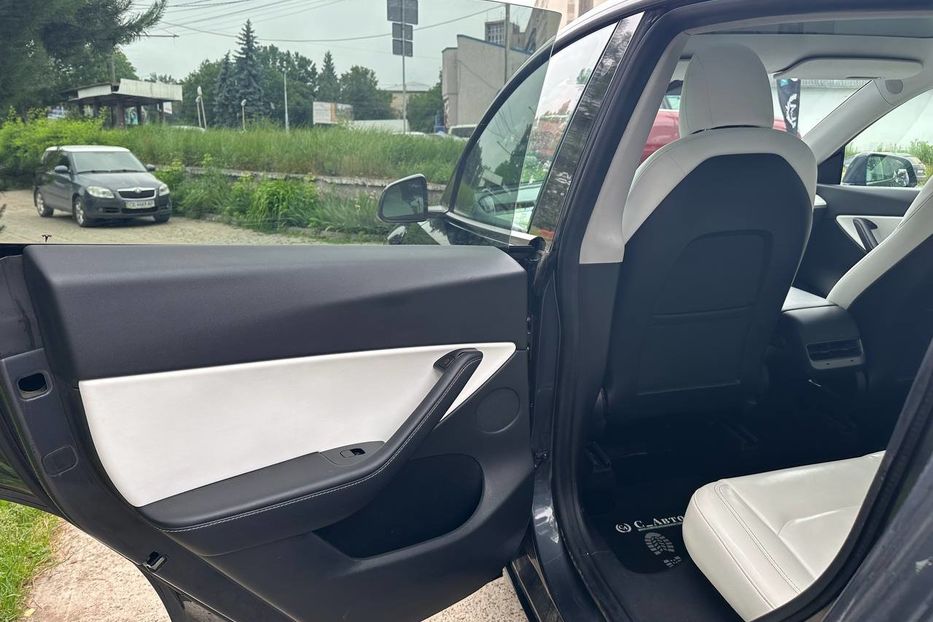 Продам Tesla Model Y 2020 года в Черновцах