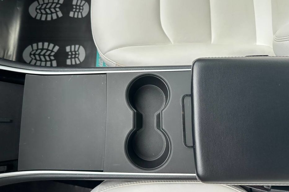 Продам Tesla Model Y 2020 года в Черновцах