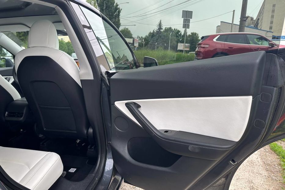 Продам Tesla Model Y 2020 года в Черновцах