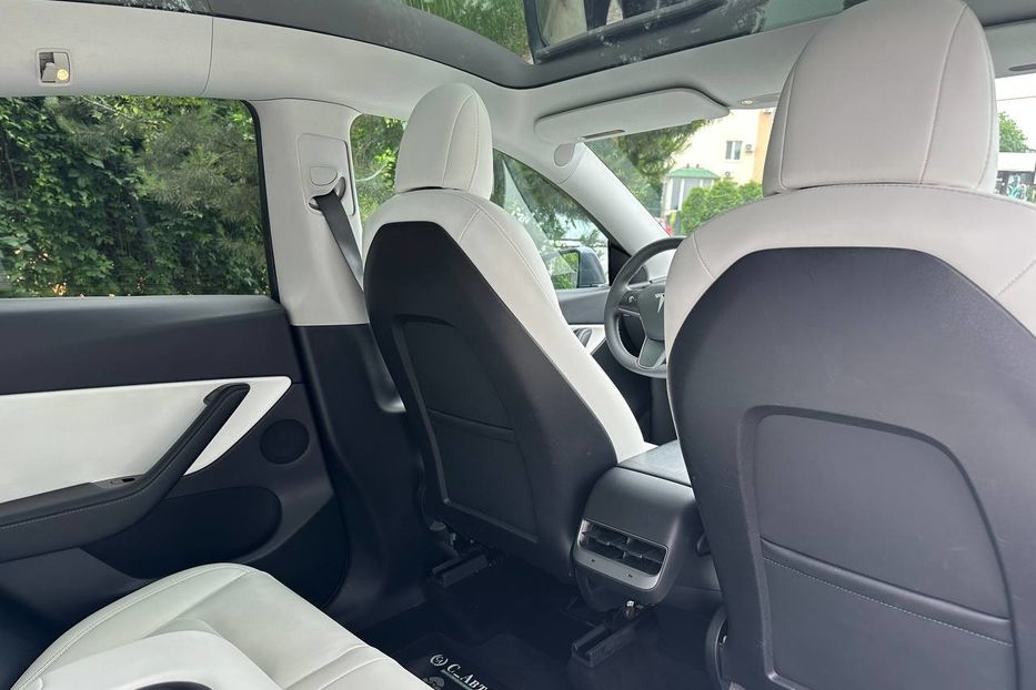 Продам Tesla Model Y 2020 года в Черновцах