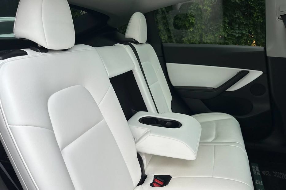 Продам Tesla Model Y 2020 года в Черновцах
