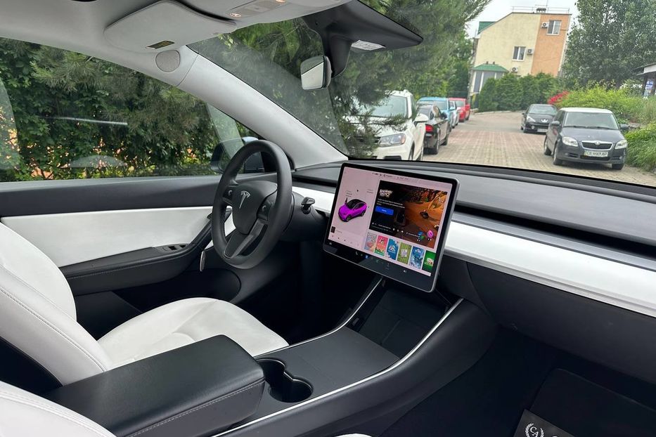 Продам Tesla Model Y 2020 года в Черновцах