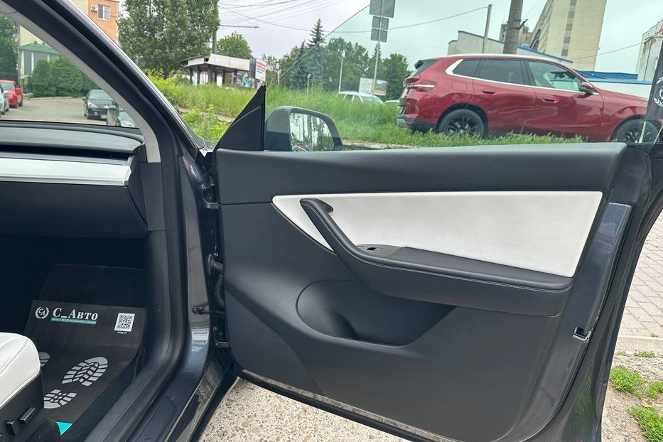 Продам Tesla Model Y 2020 года в Черновцах