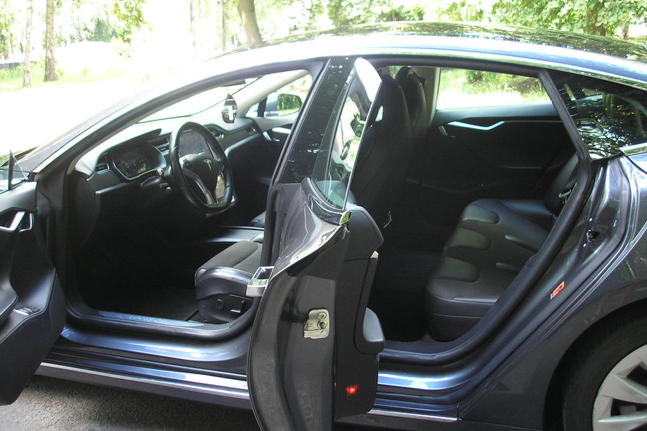 Продам Tesla Model S 75D 75 kWh Dual Motor  2017 года в г. Нежин, Черниговская область