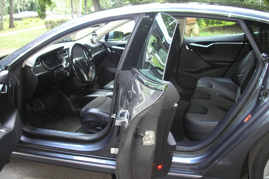 Продам Tesla Model S 75D 75 kWh Dual Motor  2017 года в г. Нежин, Черниговская область