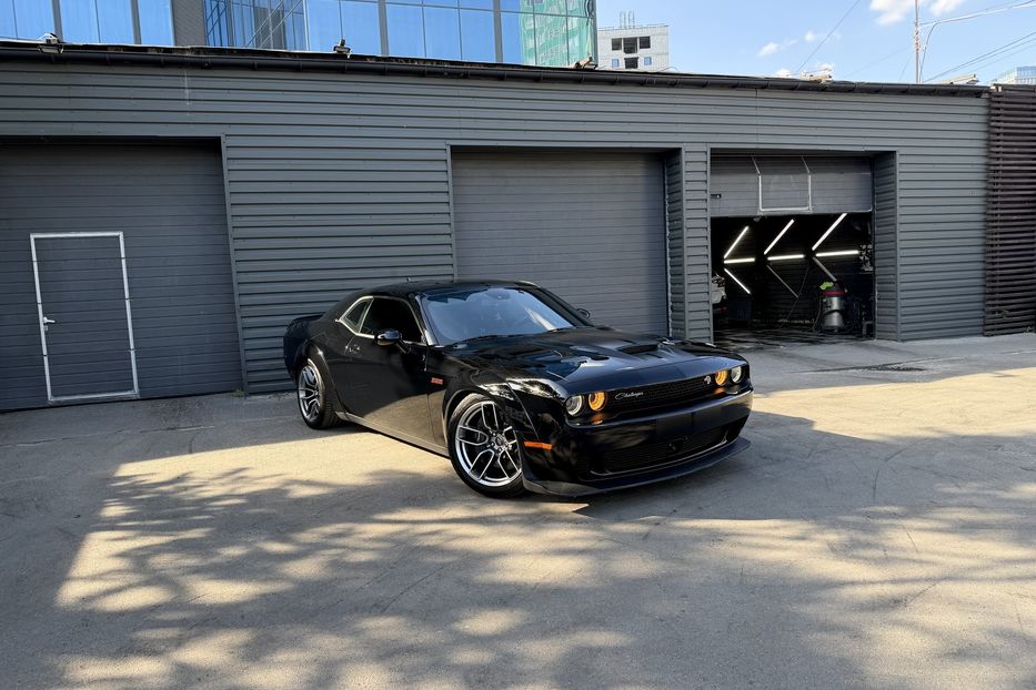 Продам Dodge Challenger R/T Scat Pack Widebody 2018 года в Киеве