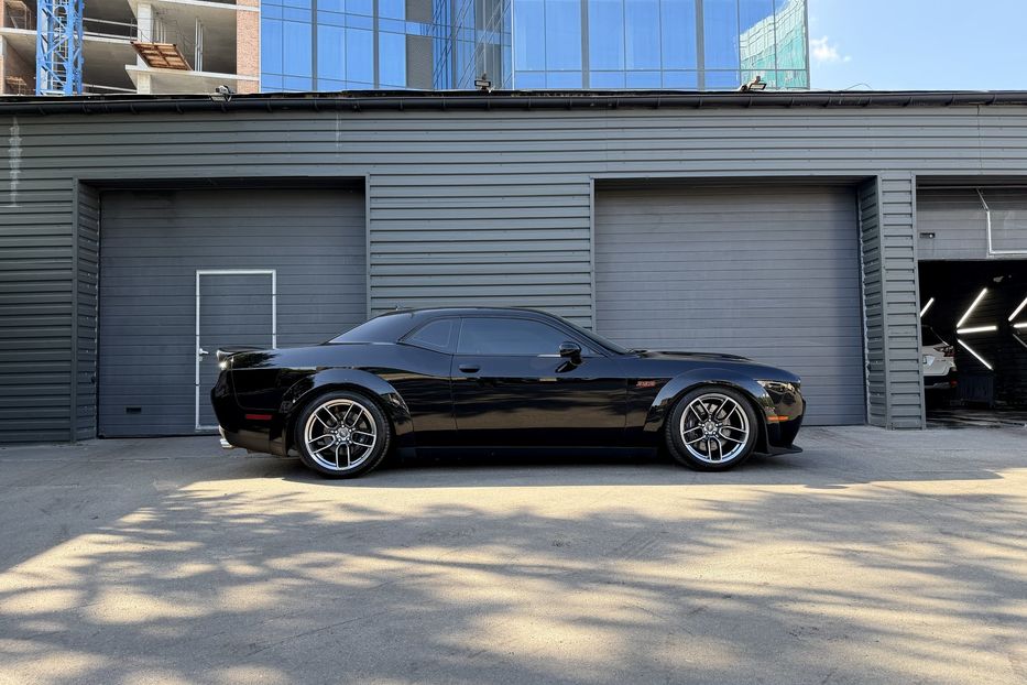 Продам Dodge Challenger R/T Scat Pack Widebody 2018 года в Киеве