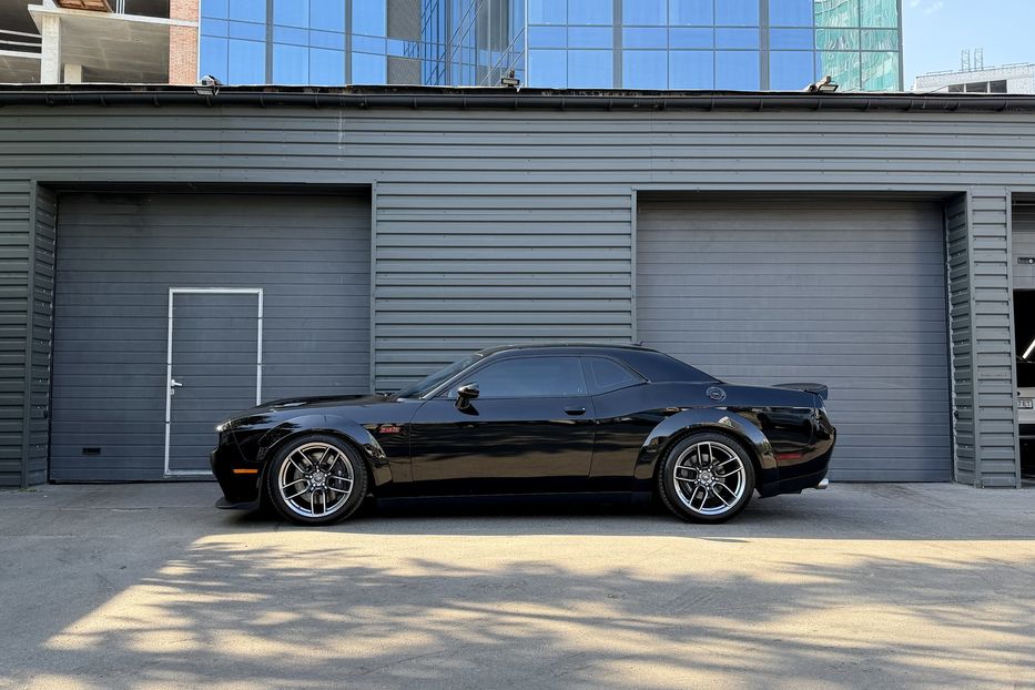 Продам Dodge Challenger R/T Scat Pack Widebody 2018 года в Киеве