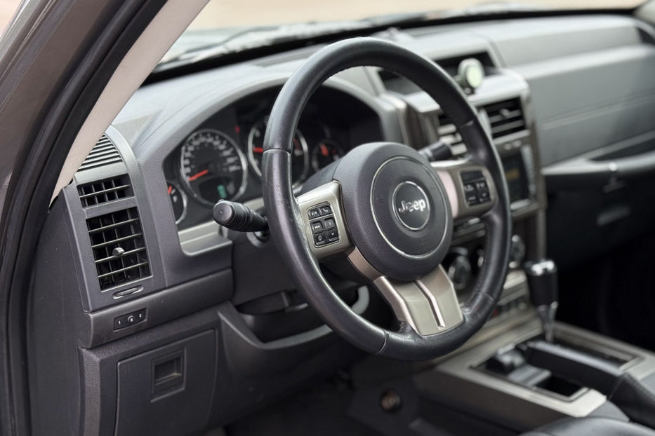 Продам Jeep Cherokee 2.8D AT (200 к.с.) AWD  2012 года в Киеве