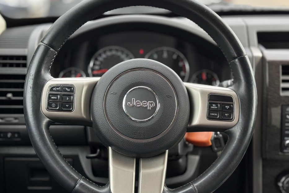 Продам Jeep Cherokee 2.8D AT (200 к.с.) AWD  2012 года в Киеве