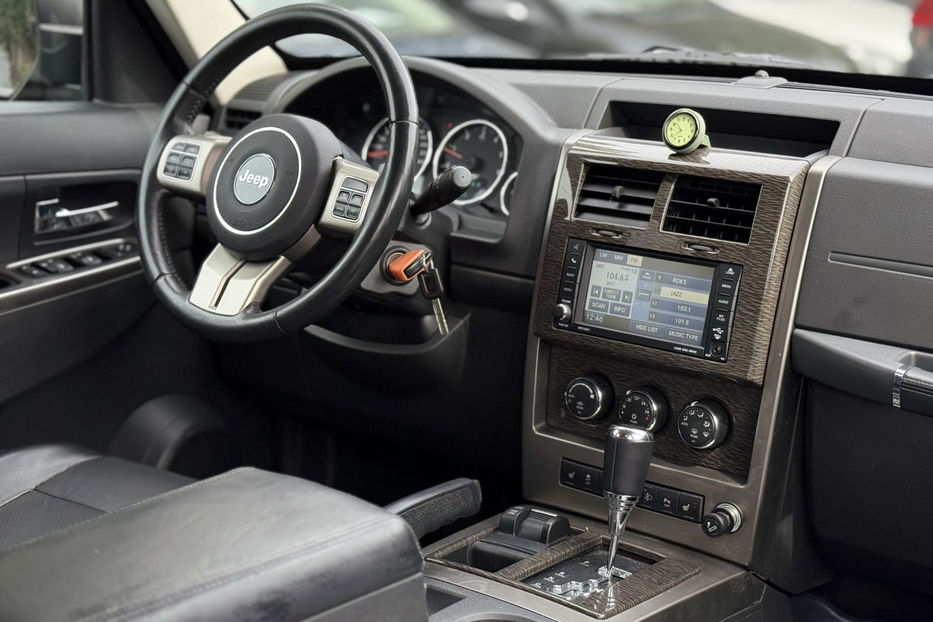 Продам Jeep Cherokee 2.8D AT (200 к.с.) AWD  2012 года в Киеве