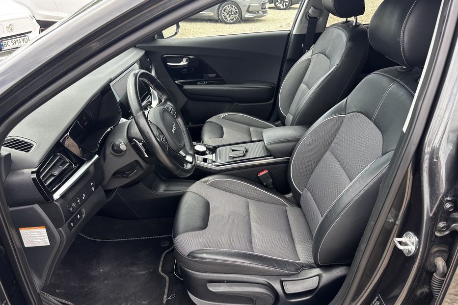 Продам Kia Niro 64квт авто у Львові 2021 года в Львове