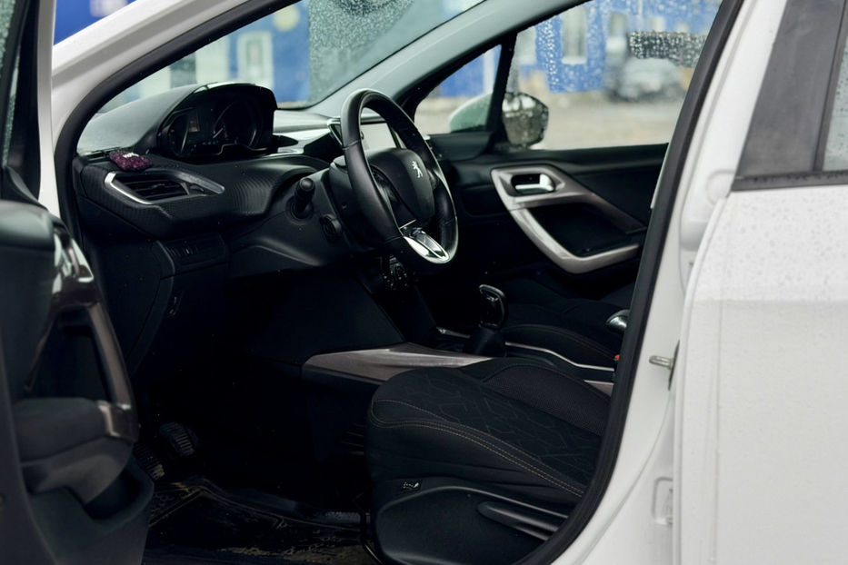 Продам Peugeot 2008  1.2 МТ (82 к.с.)  •  Access 2015 года в Киеве