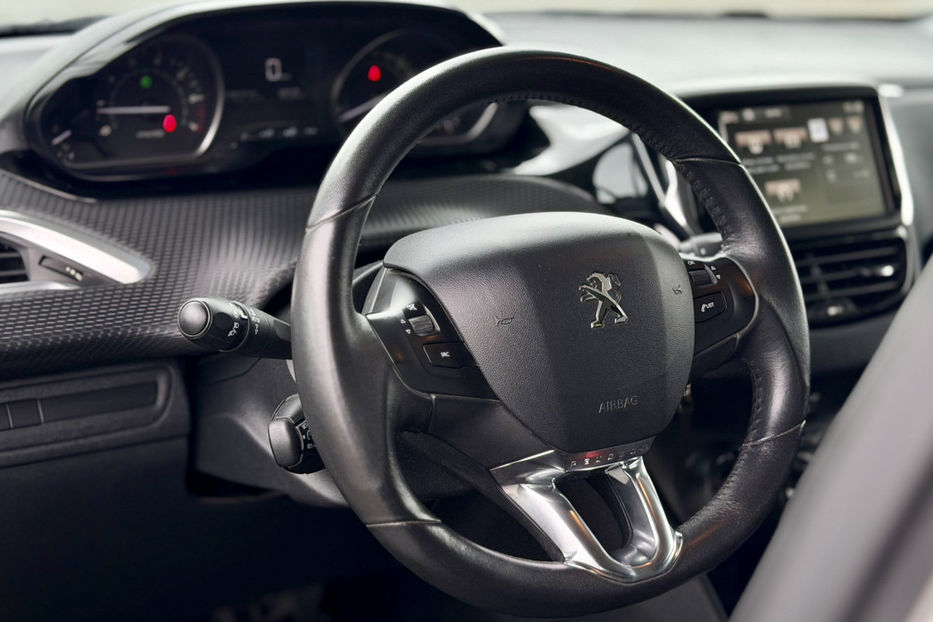 Продам Peugeot 2008  1.2 МТ (82 к.с.)  •  Access 2015 года в Киеве