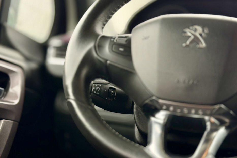 Продам Peugeot 2008  1.2 МТ (82 к.с.)  •  Access 2015 года в Киеве