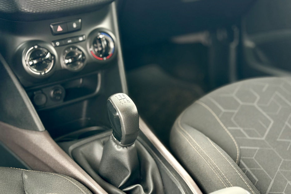 Продам Peugeot 2008  1.2 МТ (82 к.с.)  •  Access 2015 года в Киеве
